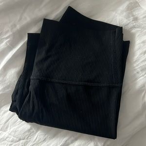 Lululemon High Rise Ribbed Black Leggings 25’